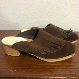 Vintage fringe clogs